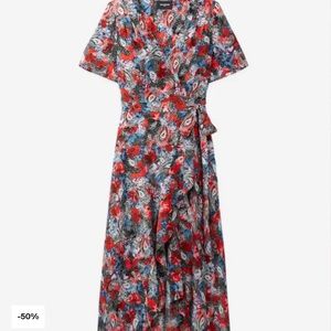 Never been worn - tags off dress. Bought in Paris so can’t return